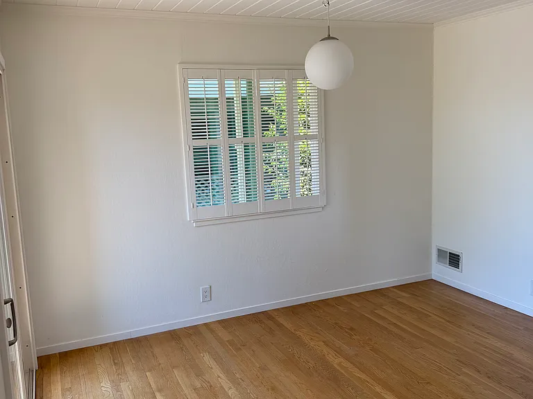 35 Longwood Dr — Photo 7