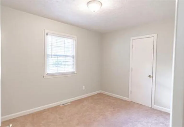 205 N Glover St — Photo 31