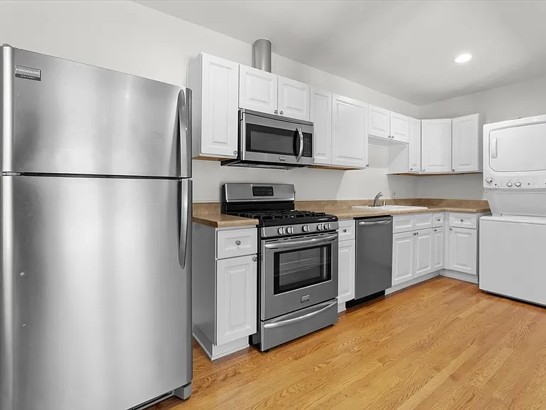 1901 Griffith Park Blvd #1901 — Photo 6