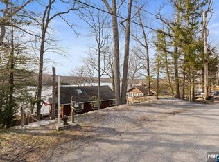 1001 Lakeside Dr E, Highland Lakes, NJ 07422