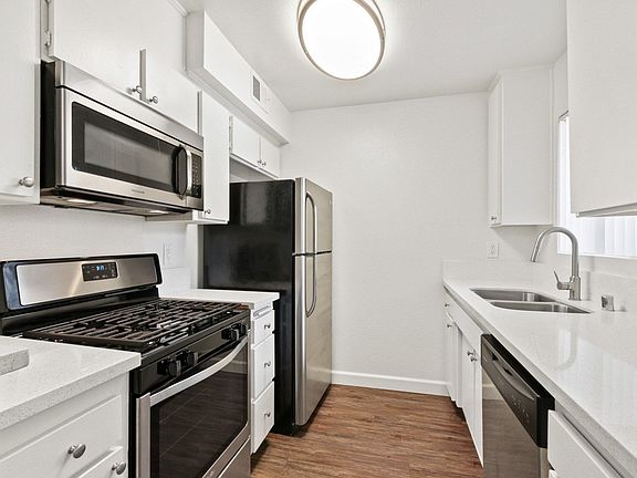 3rd image of 5760 Laurel Canyon Blvd APT 14