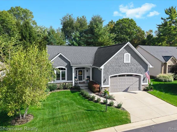 165 Cottage Ln, Milford, MI 48381