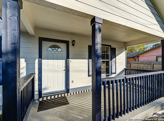 4th image of 426 N San Joaquin Ave