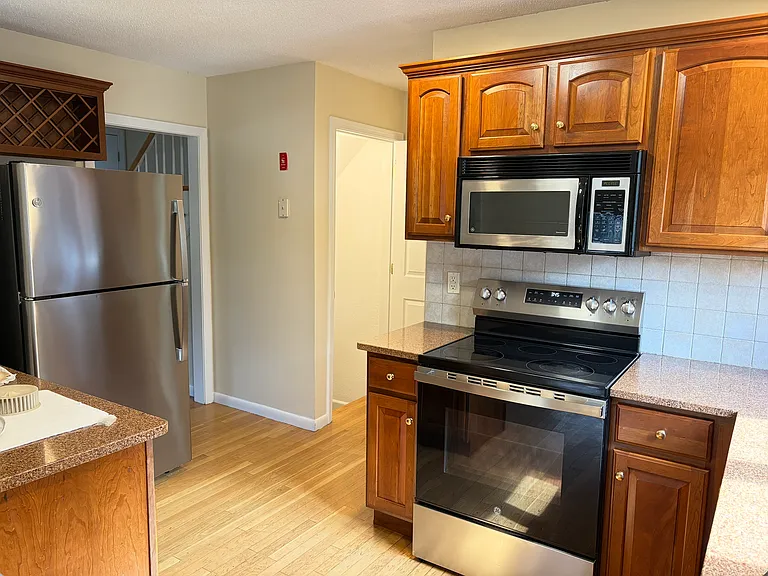 7 Oak St #5 — Photo 4