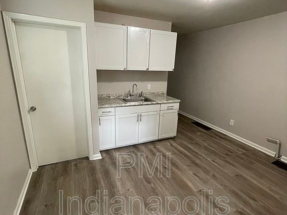 4th image of 1629 N Gladstone Ave