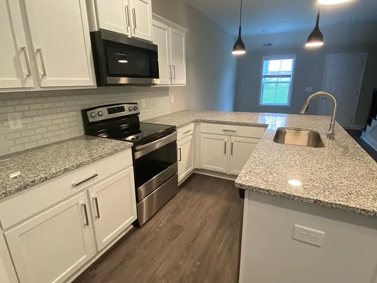 1024 Glenkirk Dr — Photo 4