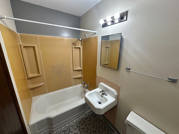 5th image of 1300 N 10th St APT 4