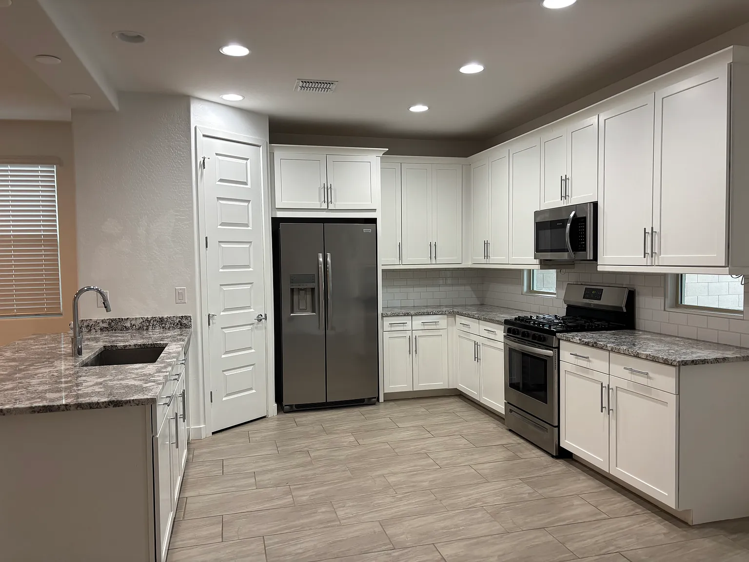 4 bed, 1799 sqft, $2,495 — Photo 4