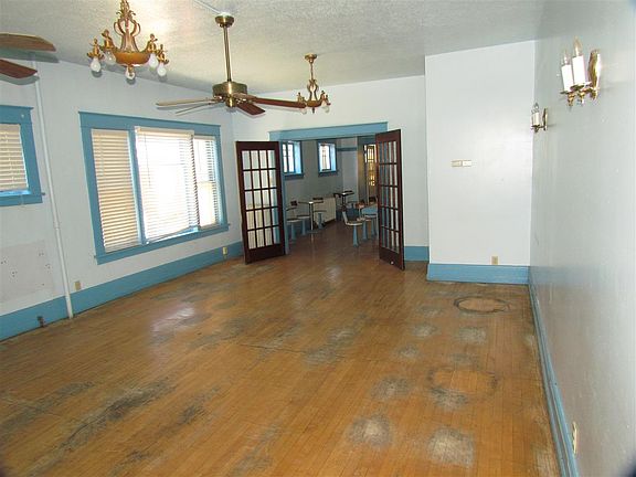 4th image of 302 Maxwell Ave