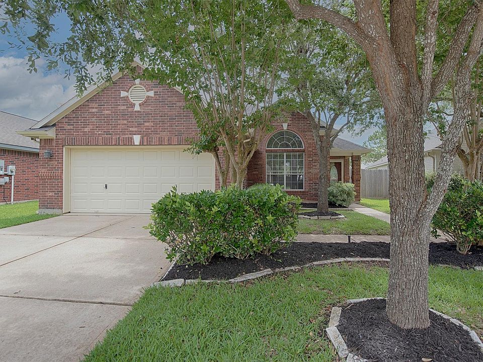1st image of 2725 Hidden Landing Dr