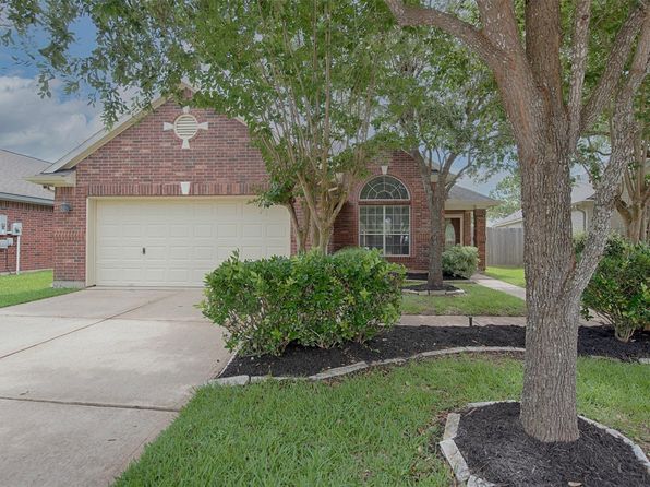 2725 Hidden Landing Dr, Pearland, TX 77584