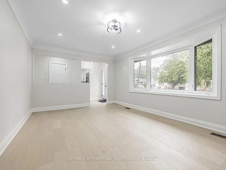 222 Hammersmith Ct #UPPER — Photo 11