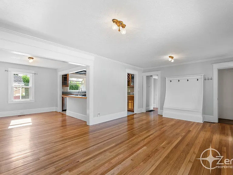 3109 Grant St — Photo 3