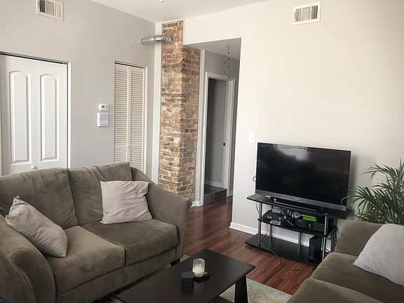 3rd image of 948 W Willow St #2