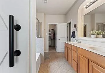 2520 Saint James Pl — Photo 15