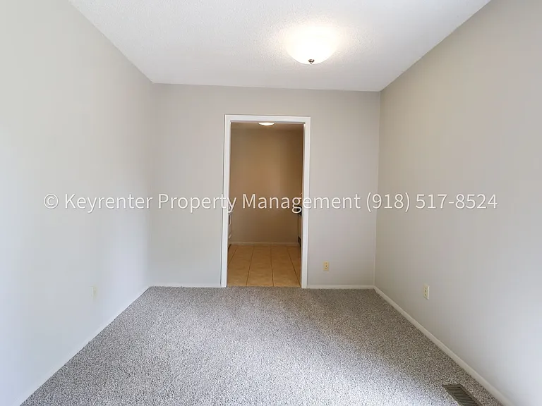 6135 - 6137 S Troost Ave Duplex — Photo 18