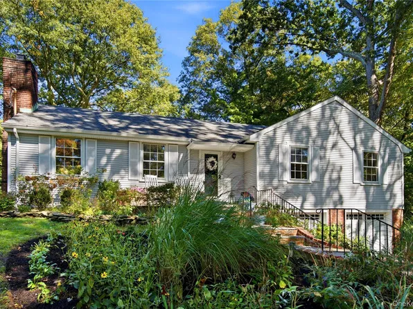 11 Pennington Drive, Huntington, NY 11743