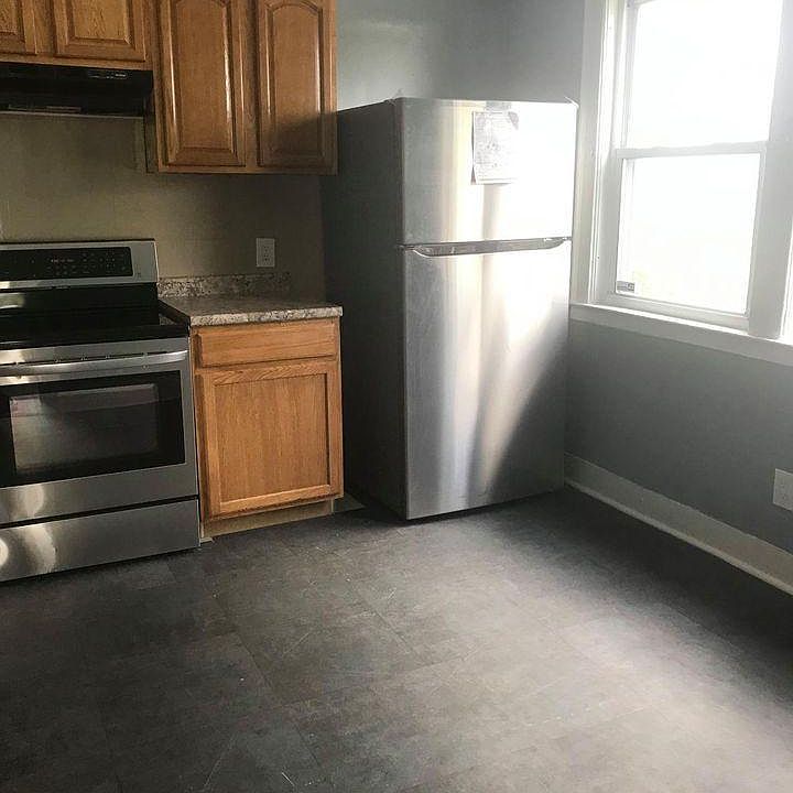 2nd image of 646 Garden St #2