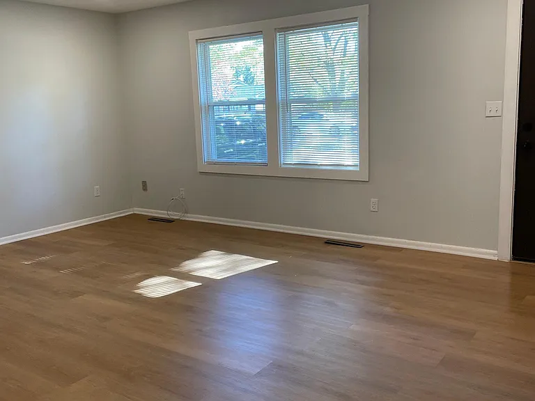 1012 Van Kirk Dr — Photo 2