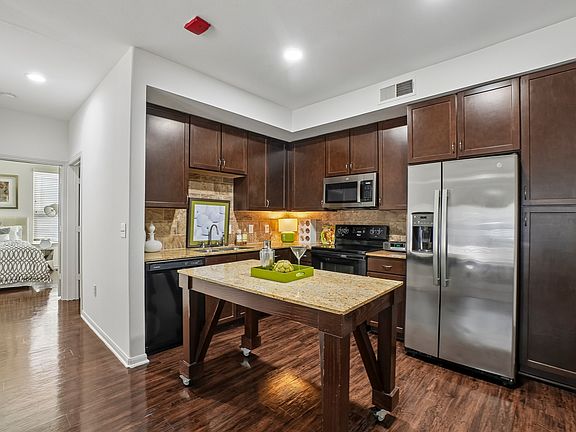 5th image of 7425 La Vista Dr APT 1423