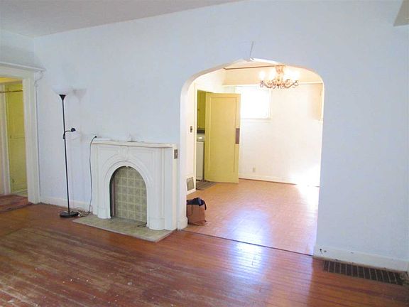 2nd image of 1615 S Linwood Ave