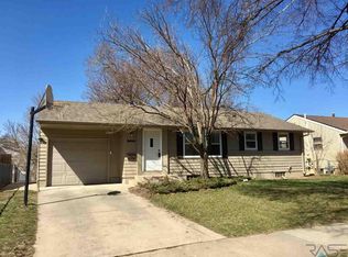 2004 E 5th St, Sioux Falls, SD 57103