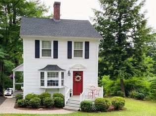 7 Woods Ln, Simsbury, CT 06070