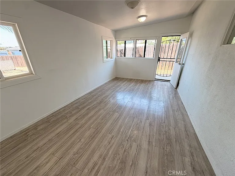 258 E Hill St — Photo 11