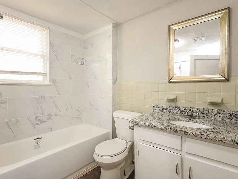 722866_029_bathroom_13340337.jpg