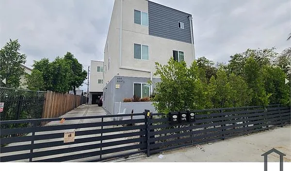 841 E 32nd St #841 — Photo 1