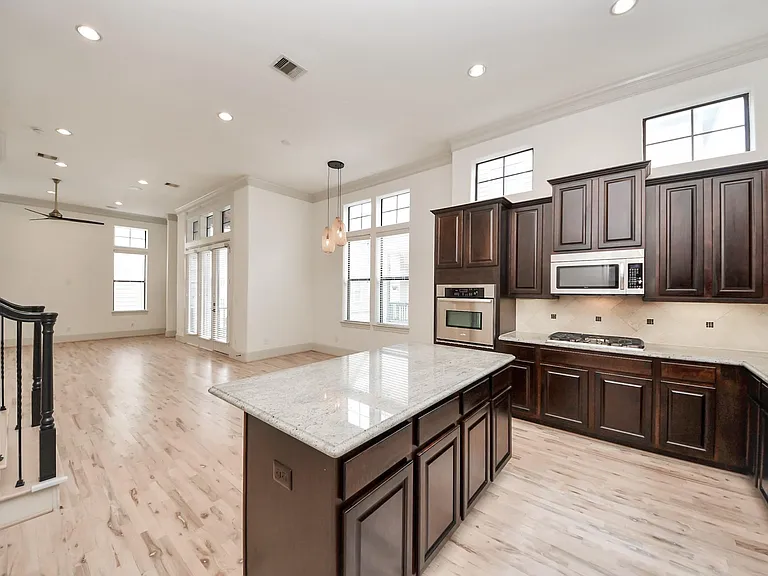 3229 Maxroy St — Photo 24