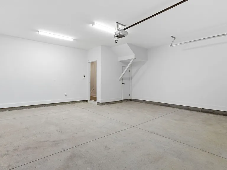 2923 Pretty Lake Ave #A — Photo 3
