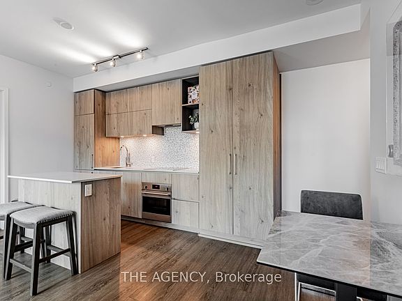 5th image of 1 Yorkville Ave #711