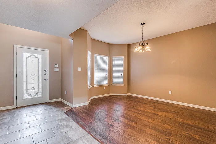5 bed, 3.0 bath, 2684 sqft, $2,850 — Photo 2