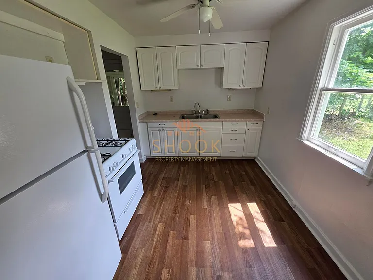 1600 Ferry St — Photo 5