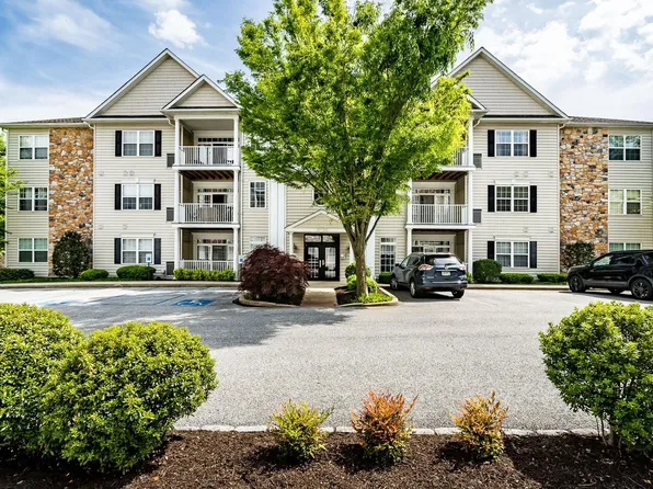 101 Victoria Gardens Dr, Kennett Square, PA 19348