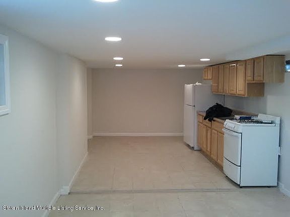 5th image of 142 York Ave