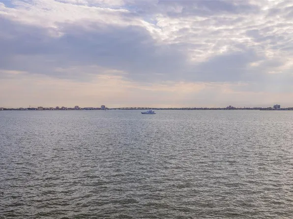 6020 SHORE BOULEVARD S #411, GULFPORT, FL 33707