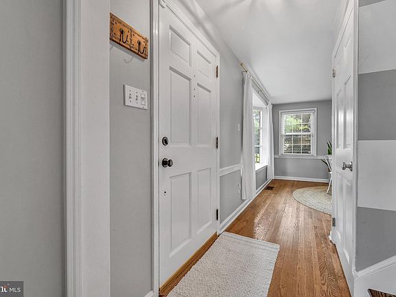 3rd image of 30 Glen Moore Cir
