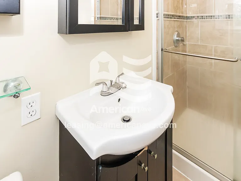 1632_012_bathroom_14.jpg