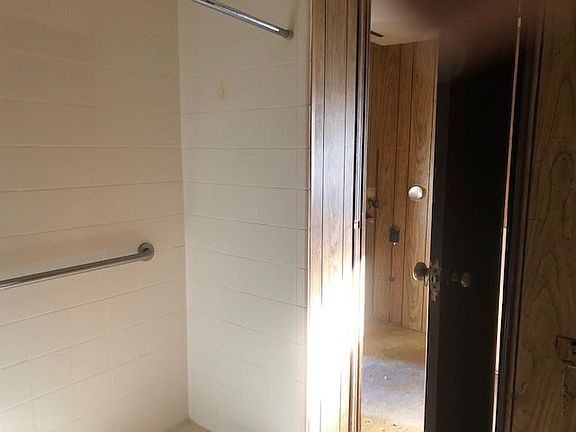 4th image of 3833 N Fairview Ave #83