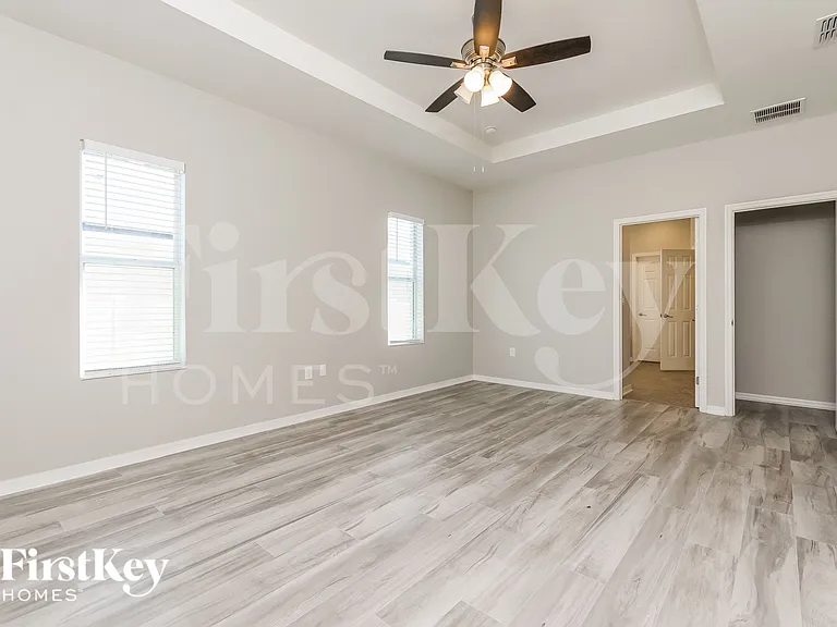 533 Interlock St — Photo 10