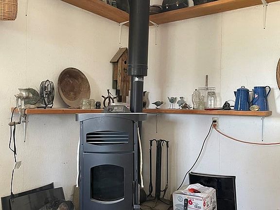 5th image of 1096 Hotsprings Rd