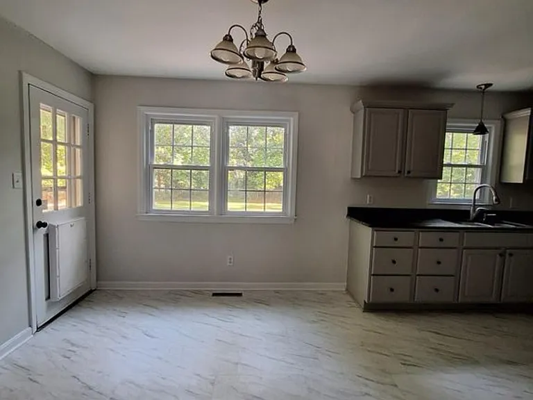 201 Westhaven Rd — Photo 8