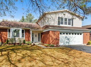676 Londonberry Ln, Bolingbrook, IL 60440