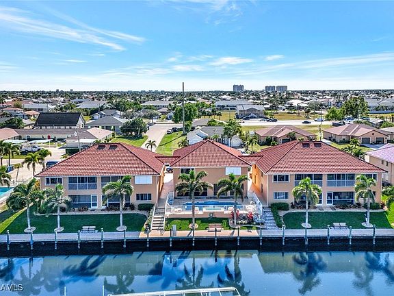 5th image of 917 SW 47th Ter APT 101