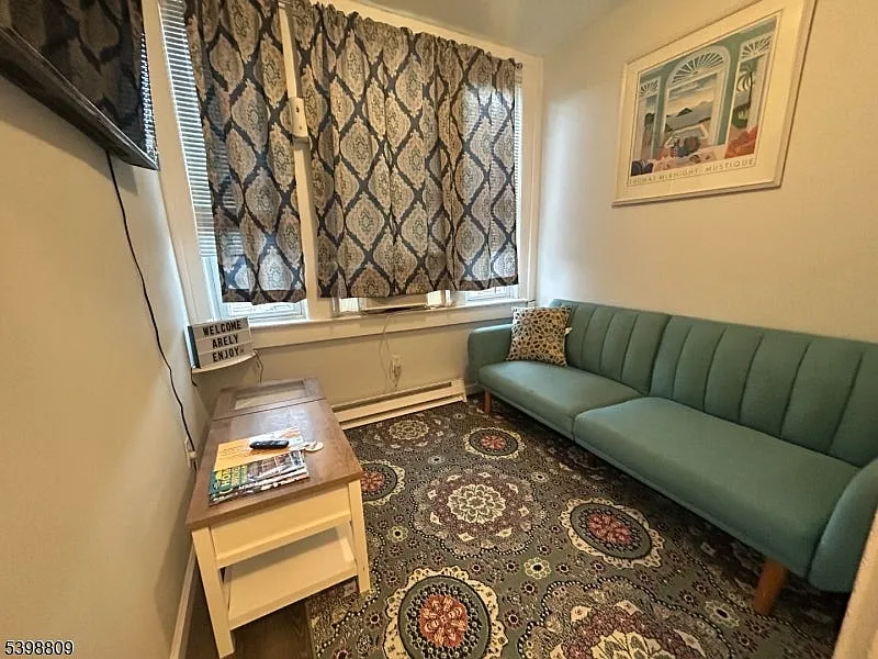 2 bed, 1.0 bath, $2,200 — Photo 2