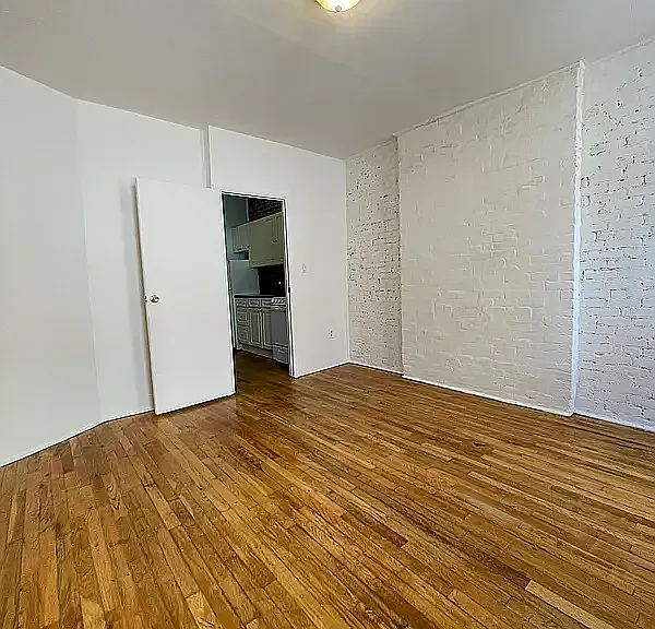 1109 1st Ave #5A — Photo 5