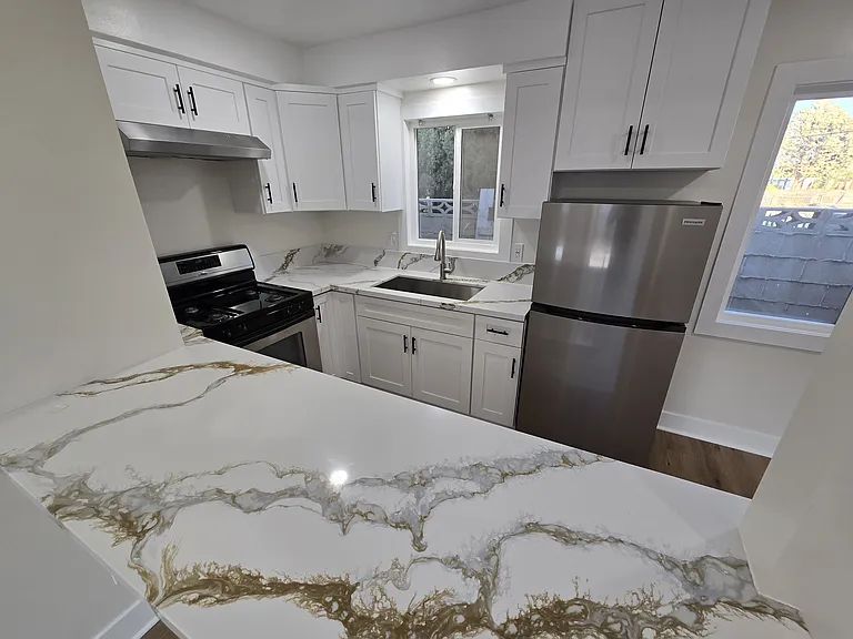 W Avenue M4 — Photo 1