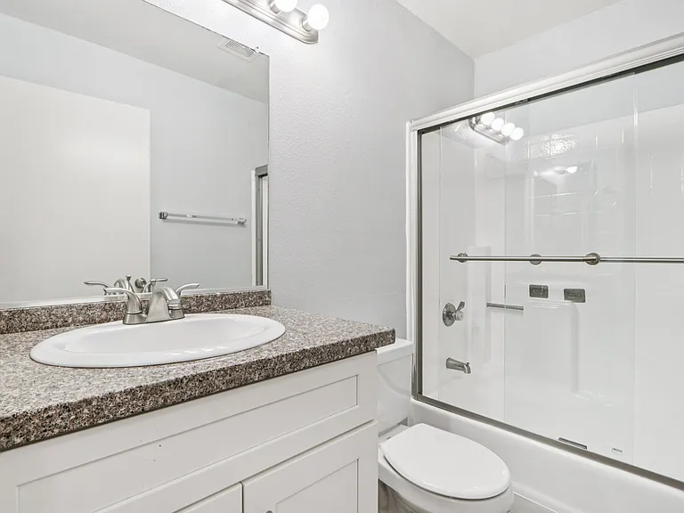 5555 Harold Way — Photo 10